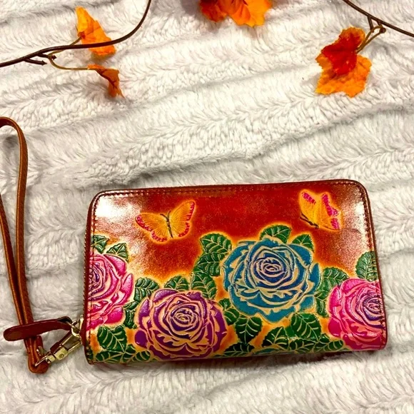 Beautiful butterfly wallet/ wristlet - Picture 1 of 5